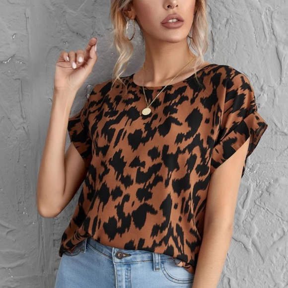 SHEIN Tops - Leopard print cuff blouse